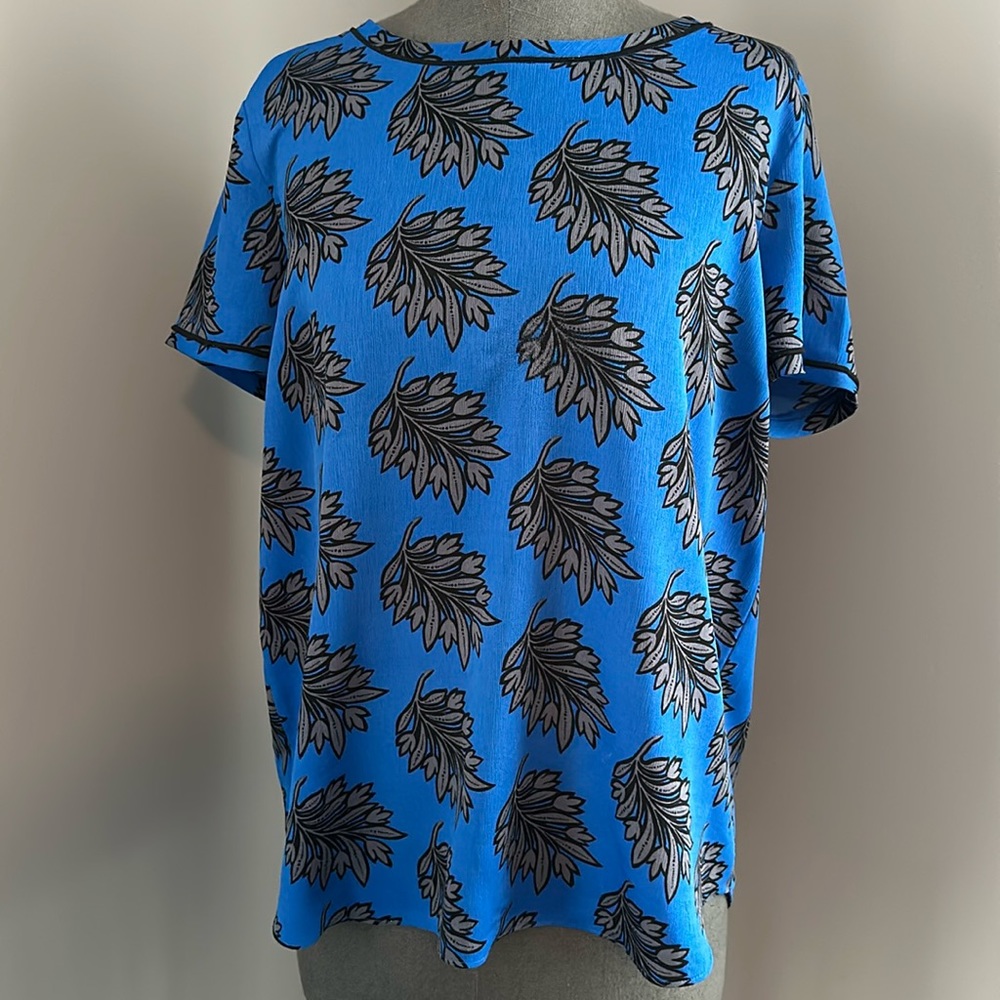 Ann Taylor Blue Floral Top L